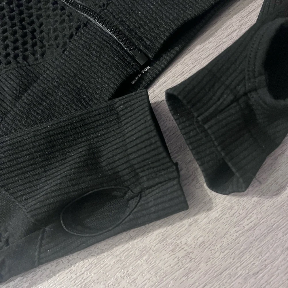 Women’s Activewear Black Cropped Jacket Size Medium - Picture 10 of 10